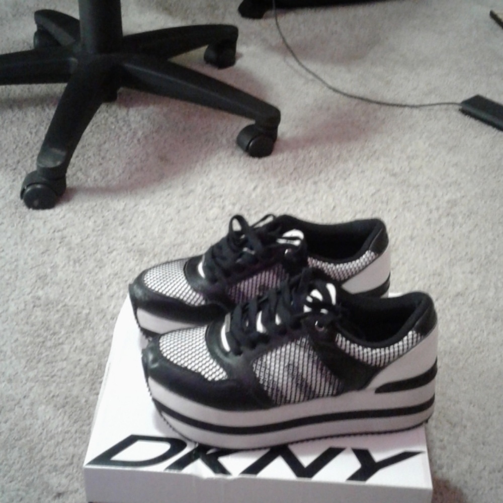 Platform Sneaker - Picture 2 of 6